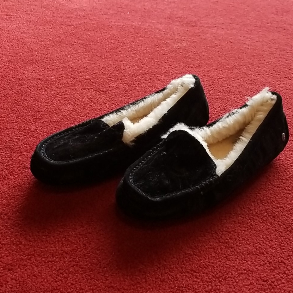 UGG moccasin # wb2 - FINAL SALE